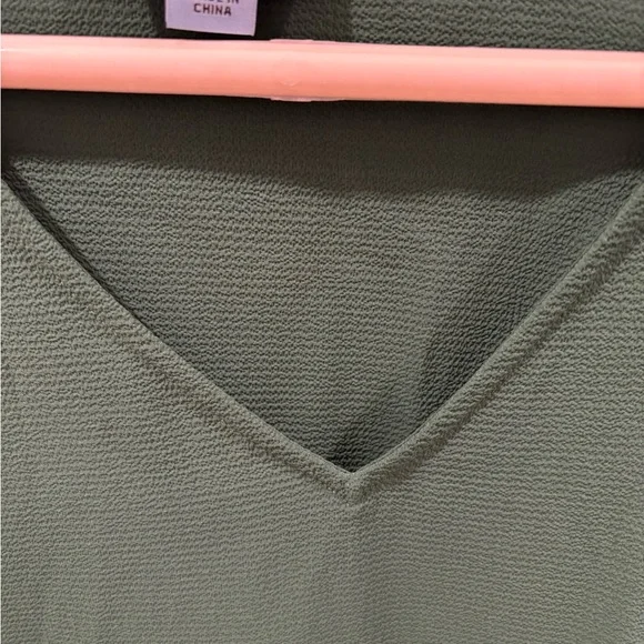 Cece  Olive Green and navy blue V-Neck Blouse with Tie Cuffs 2 pieces - Picture 7 of 15